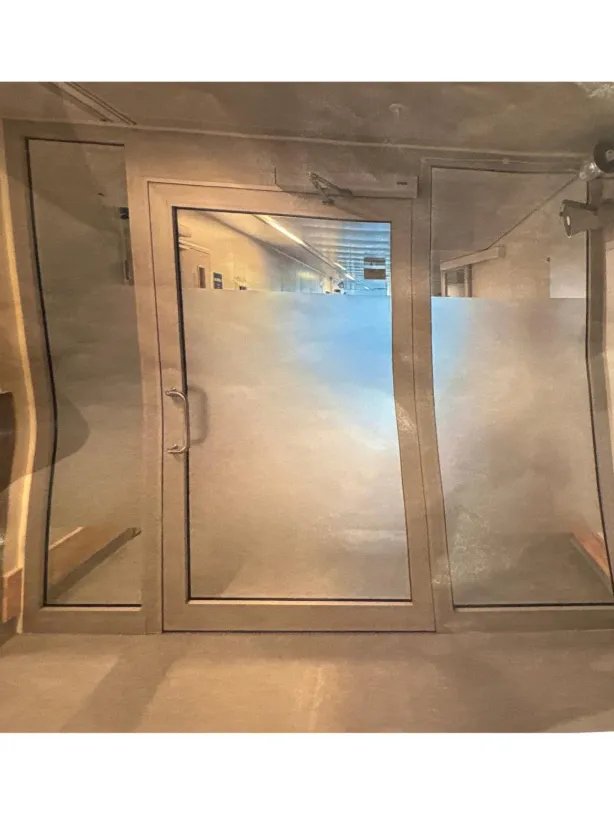 Komplett glassdørparti 255x240 m/GEZE Powerturn dørautomatikk (2019) - bilde 1