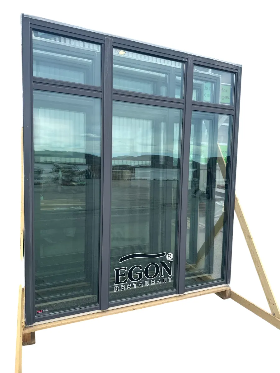 Glassfasade/Vindusseksjon med aluminiumsbeslag 220x250 - bilde 1