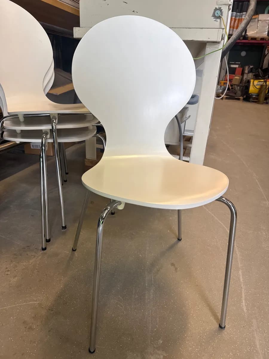 Hvit stabelbar stol - bilde 1