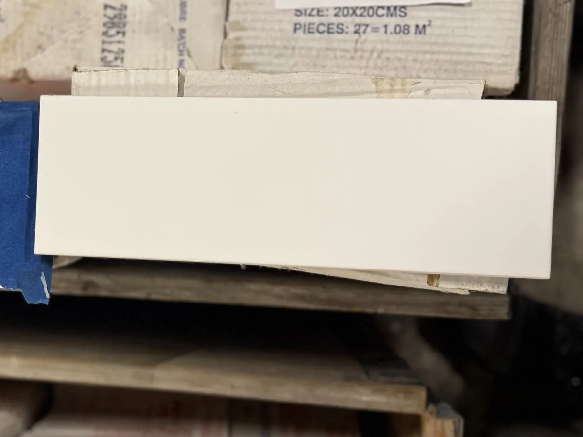 Rak white glossy 10x30 3 kvm vegg - bilde 1