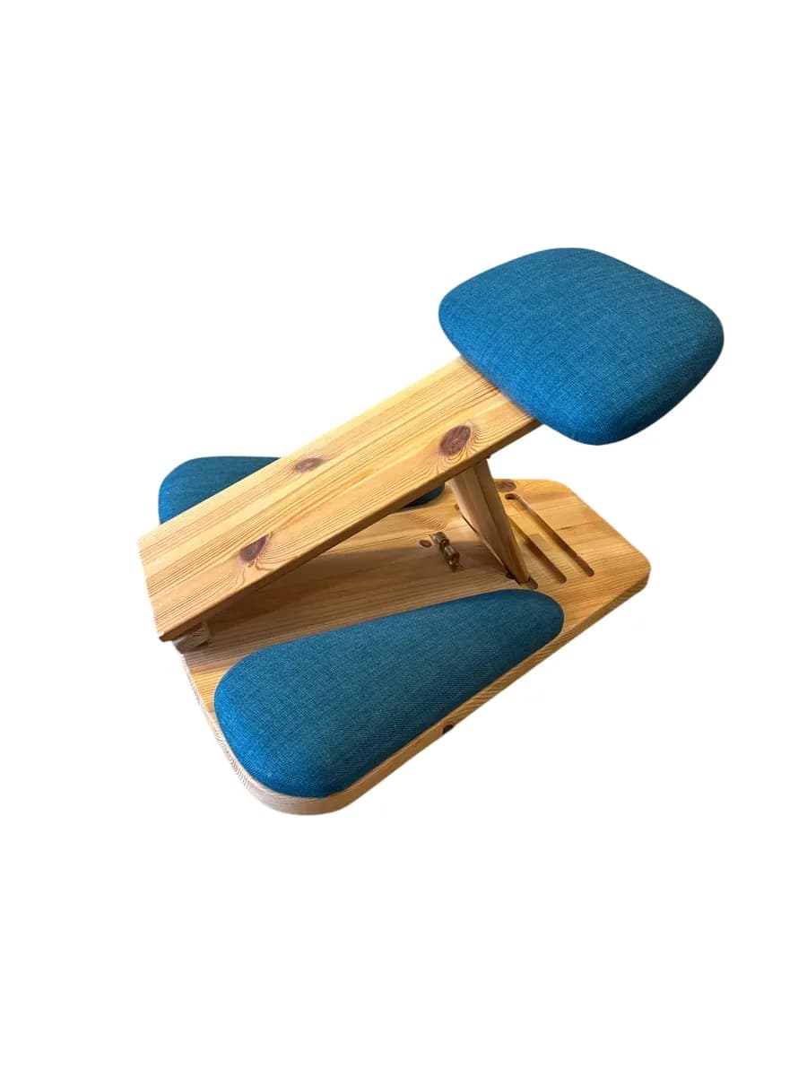 Sammenleggbar ergonomisk knestol i tre – Praktisk med håndtak! - bilde 1