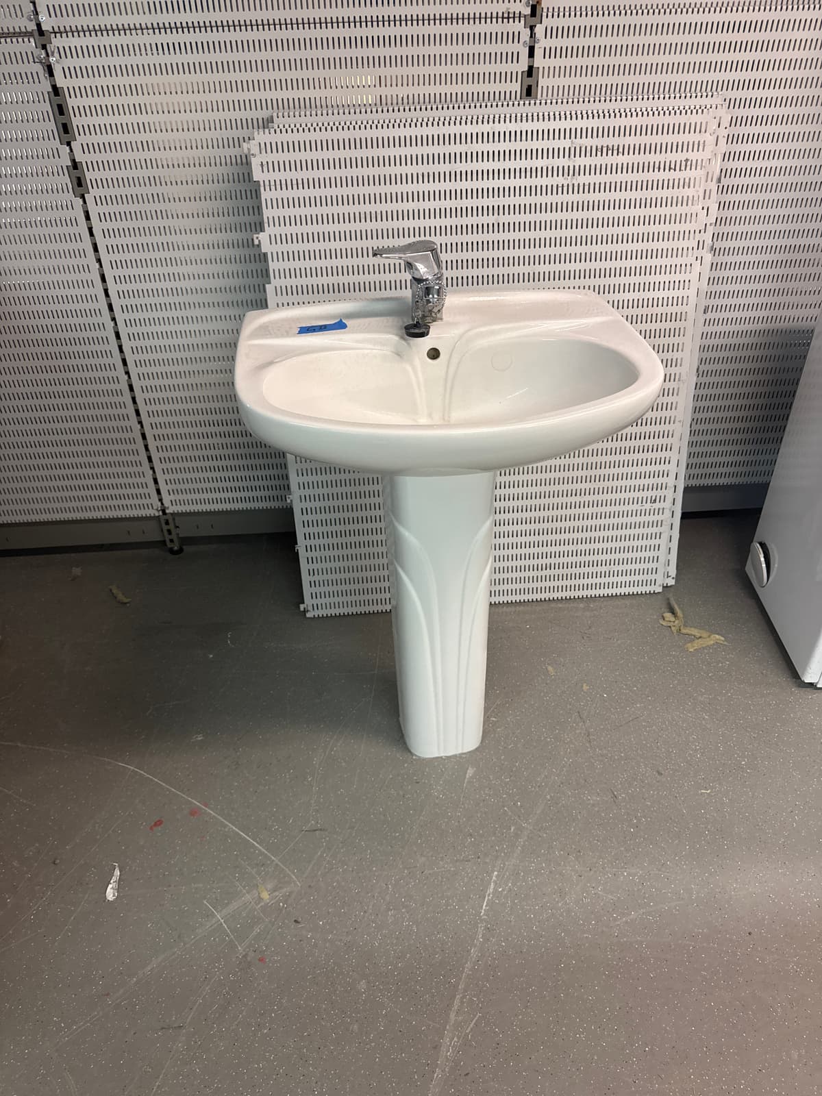 Søyleservant med blandebatteri - bilde 1