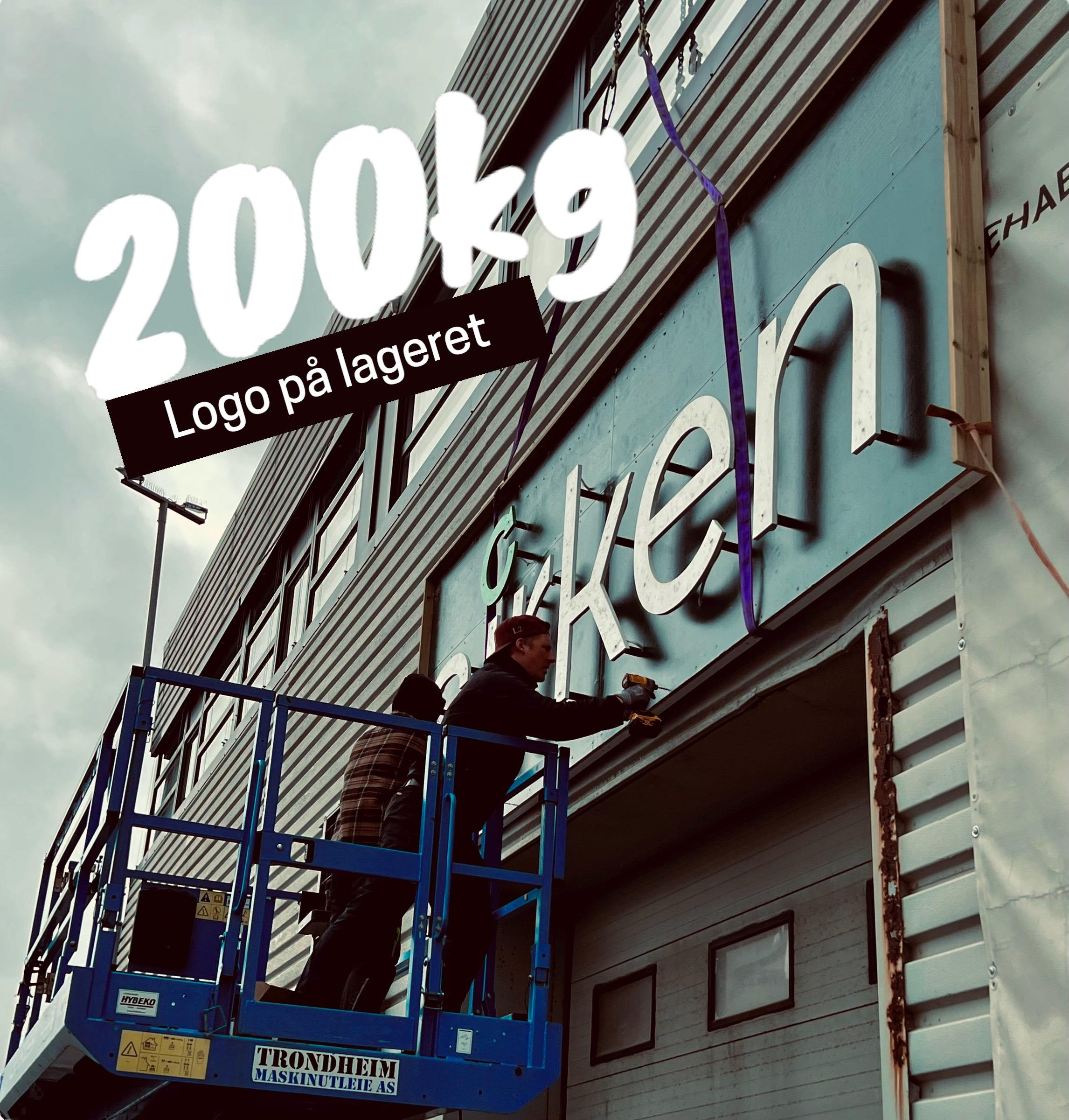 200 kg tung logo på lageret bygget av ombruk